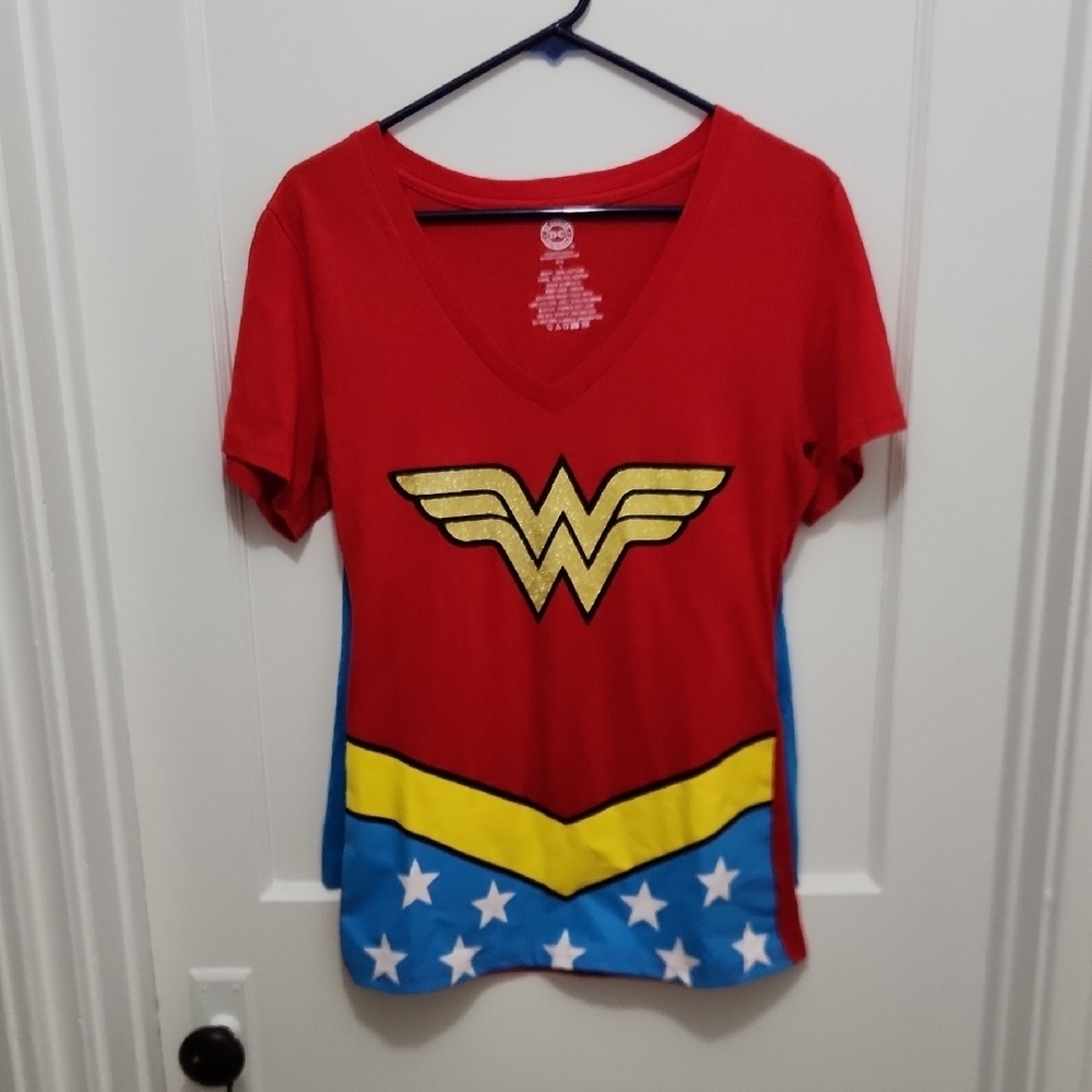 DC Comics Halloween Costume Wonder Woman Glitter T-Shirt and Cape Size Large